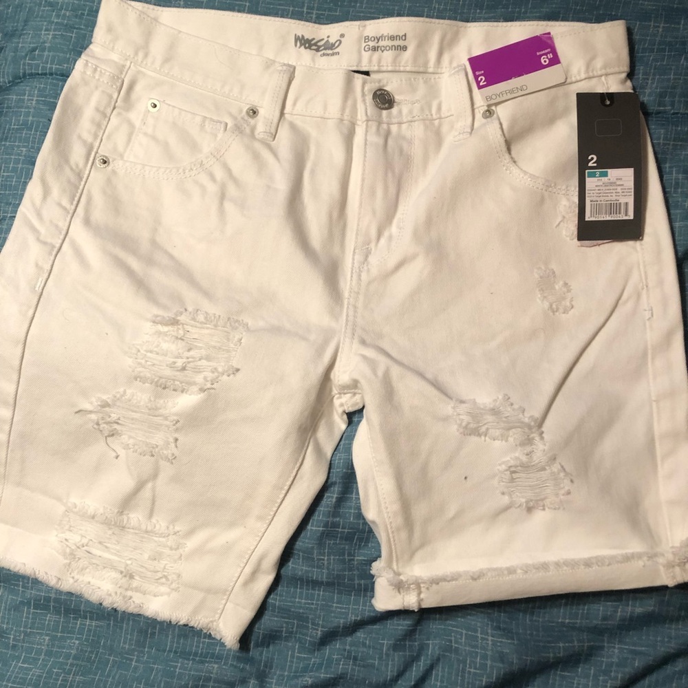 Sale⭐️White Denim Distressed Boyfriend Shorts - Picture 3 of 8